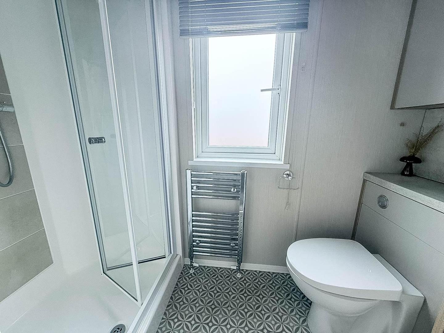 Beautiful Lodge With Full Sea Views At Broadland Sands In Suffolk Ref 20235Bs Hopton on Sea Exterior photo